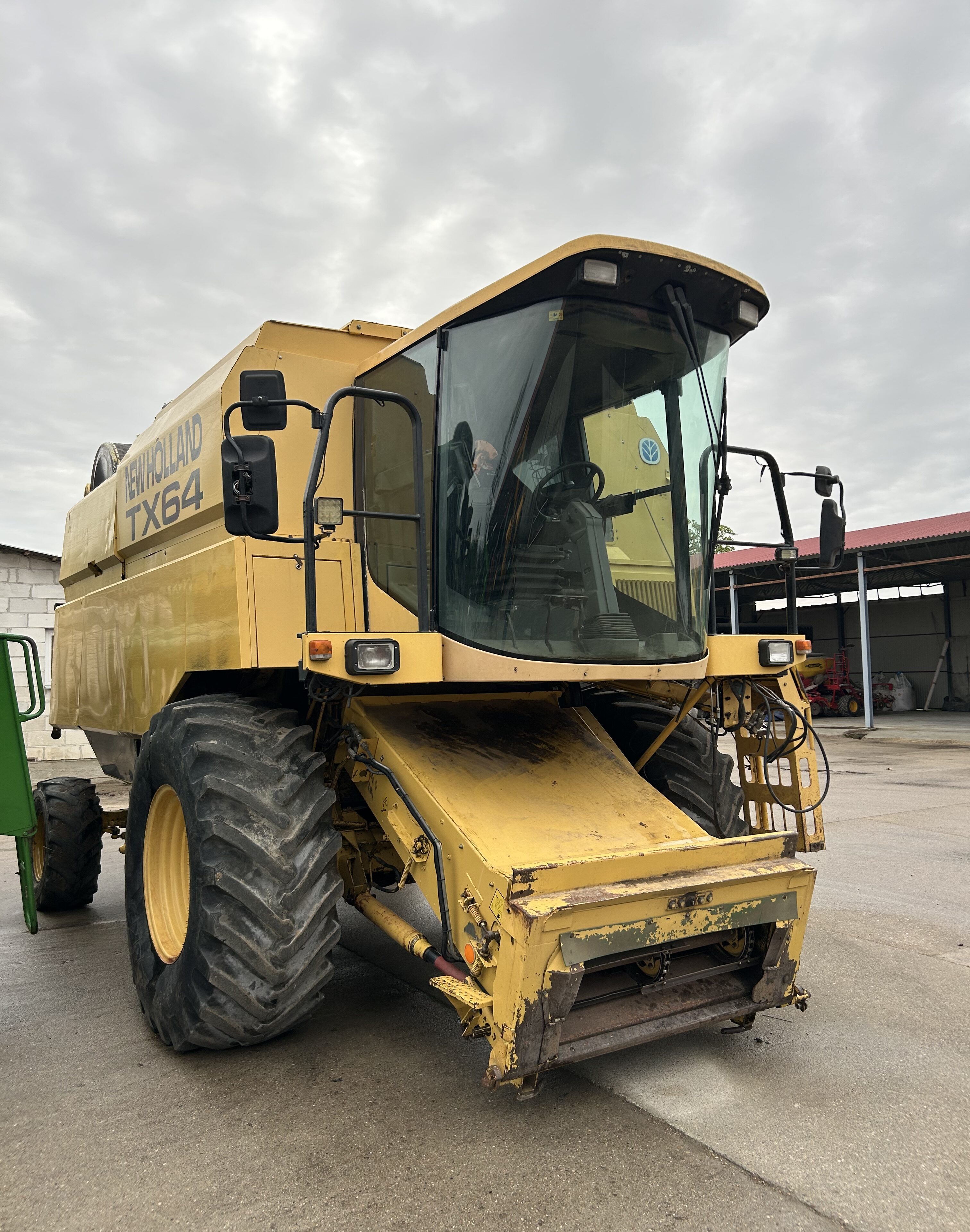 New Holland Tx 64 plus
