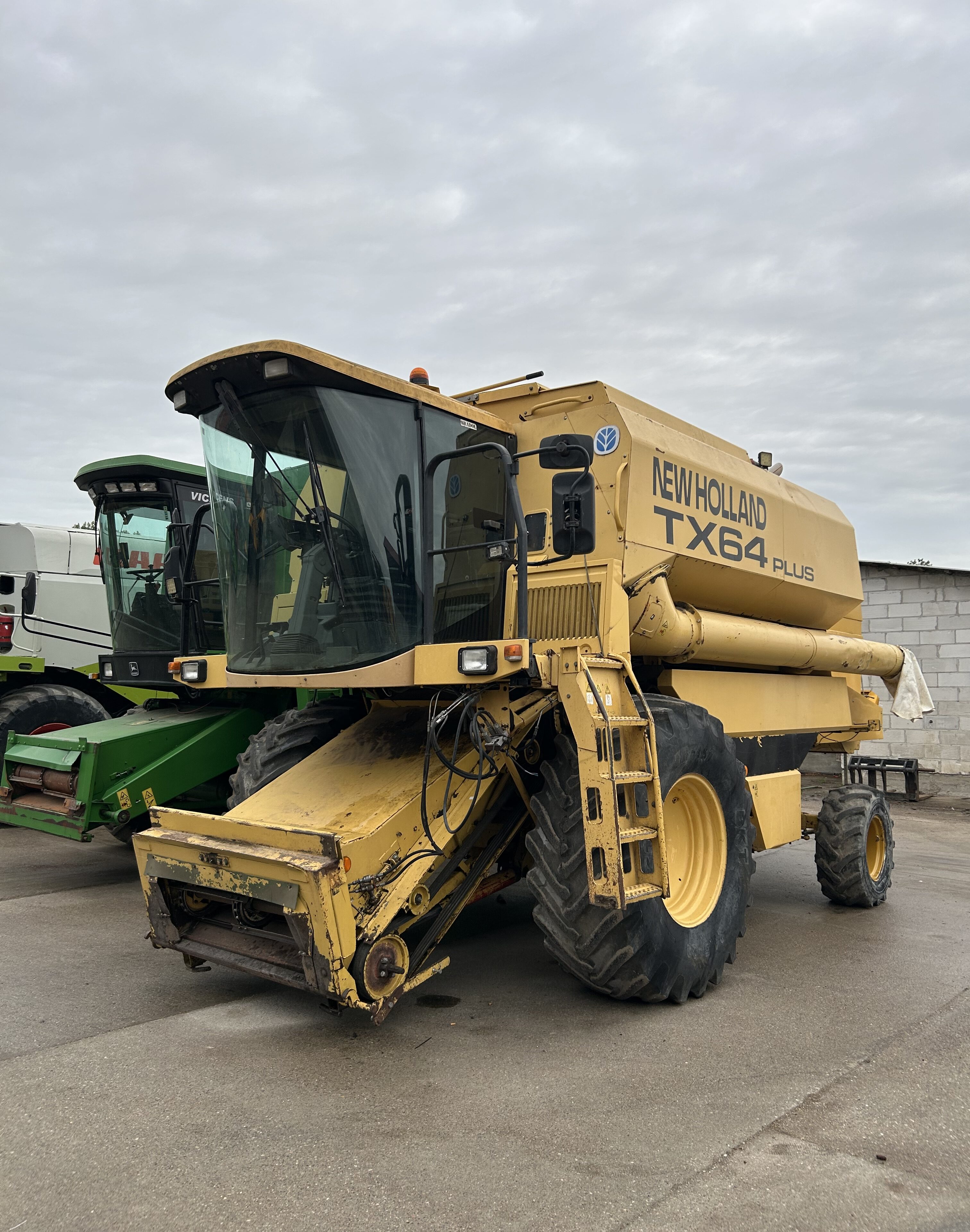 New Holland Tx 64 plus