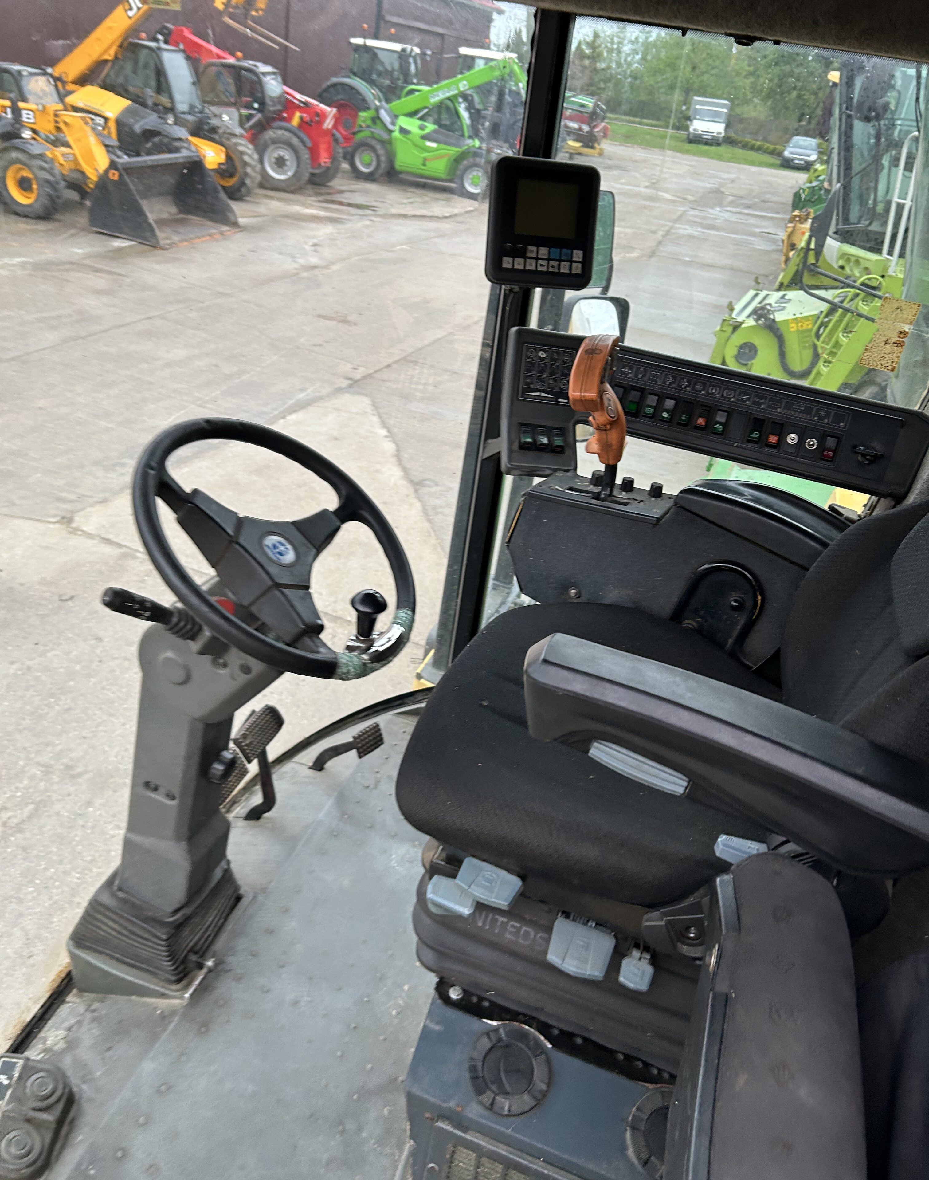 New Holland Tx 64 plus