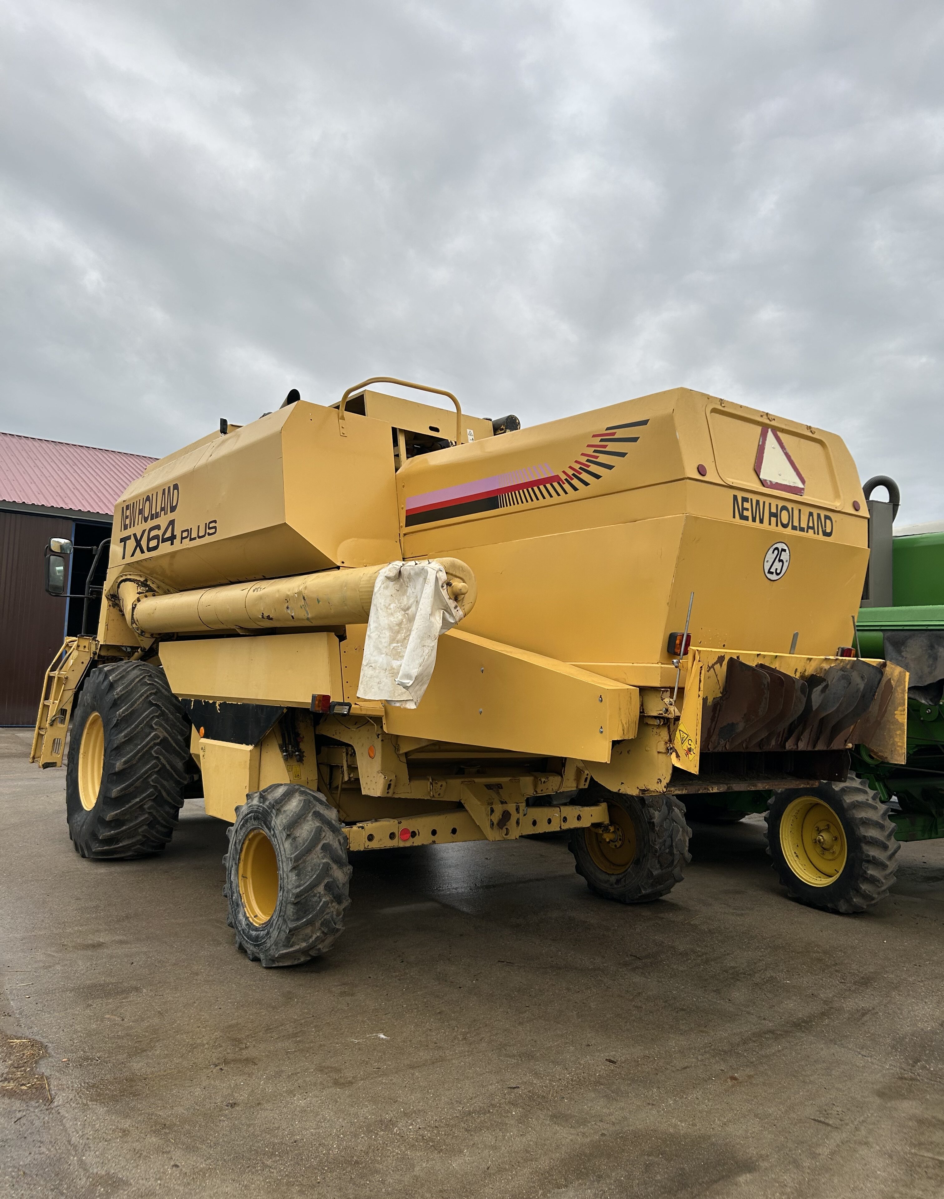 New Holland Tx 64 plus