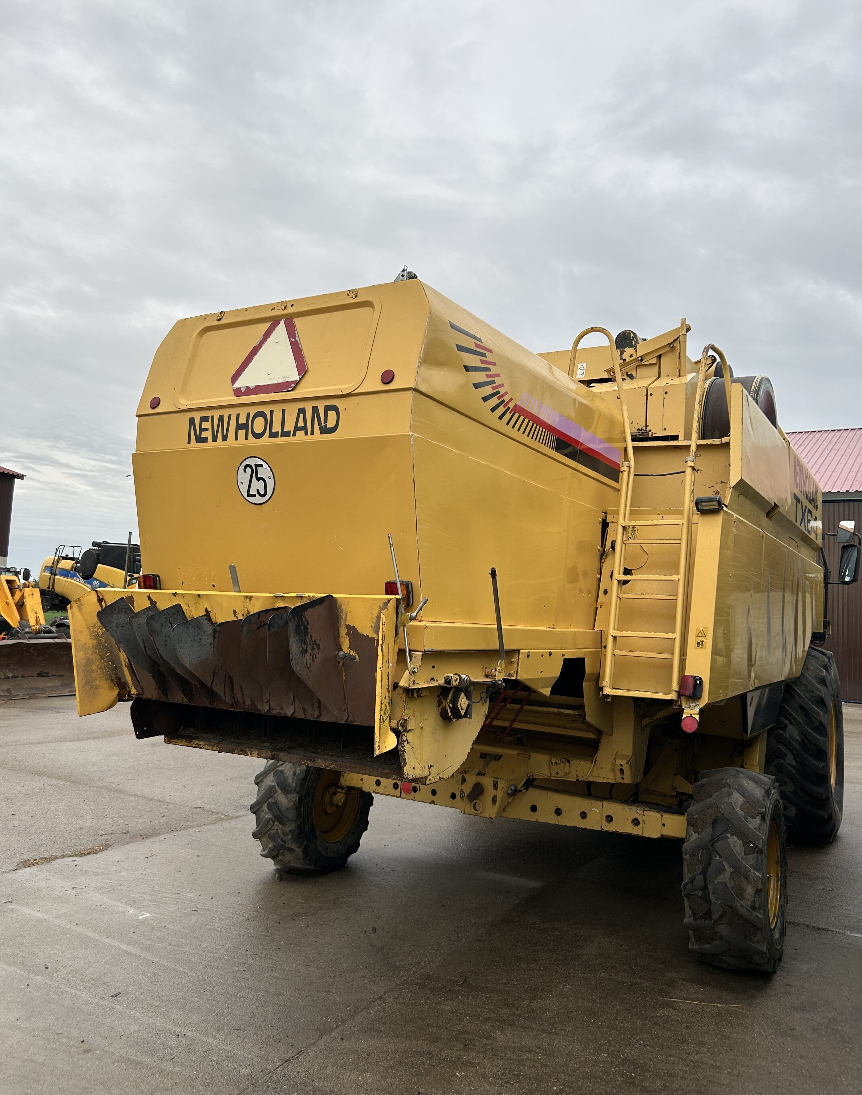 New Holland Tx 64 plus