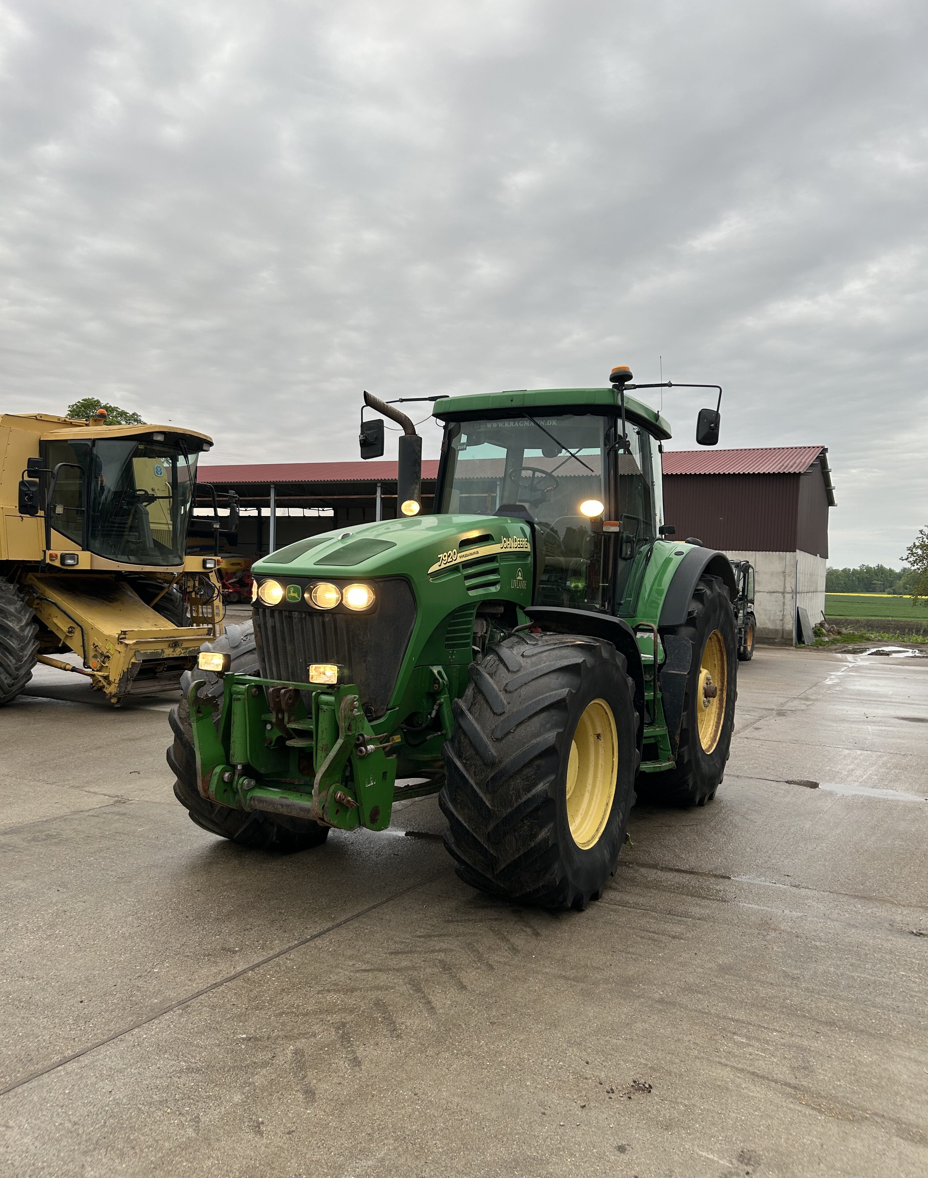 John Deere 7920