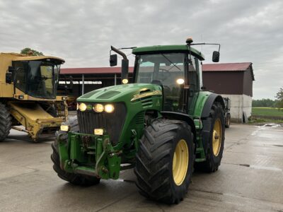 John Deere 7920
