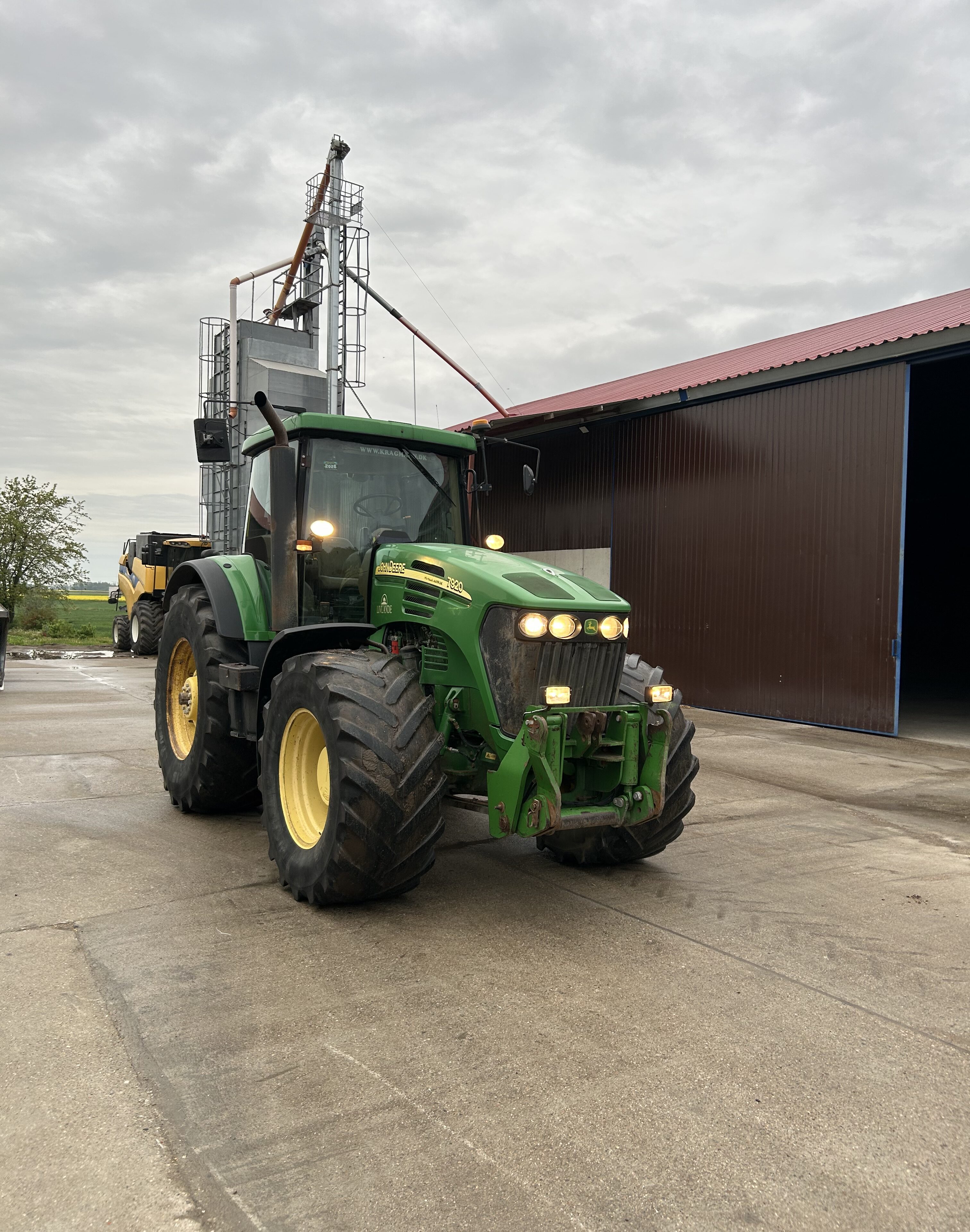 John Deere 7920