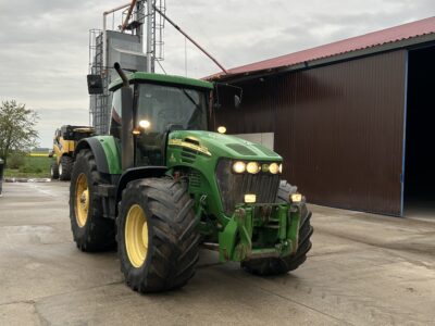 John Deere 7920