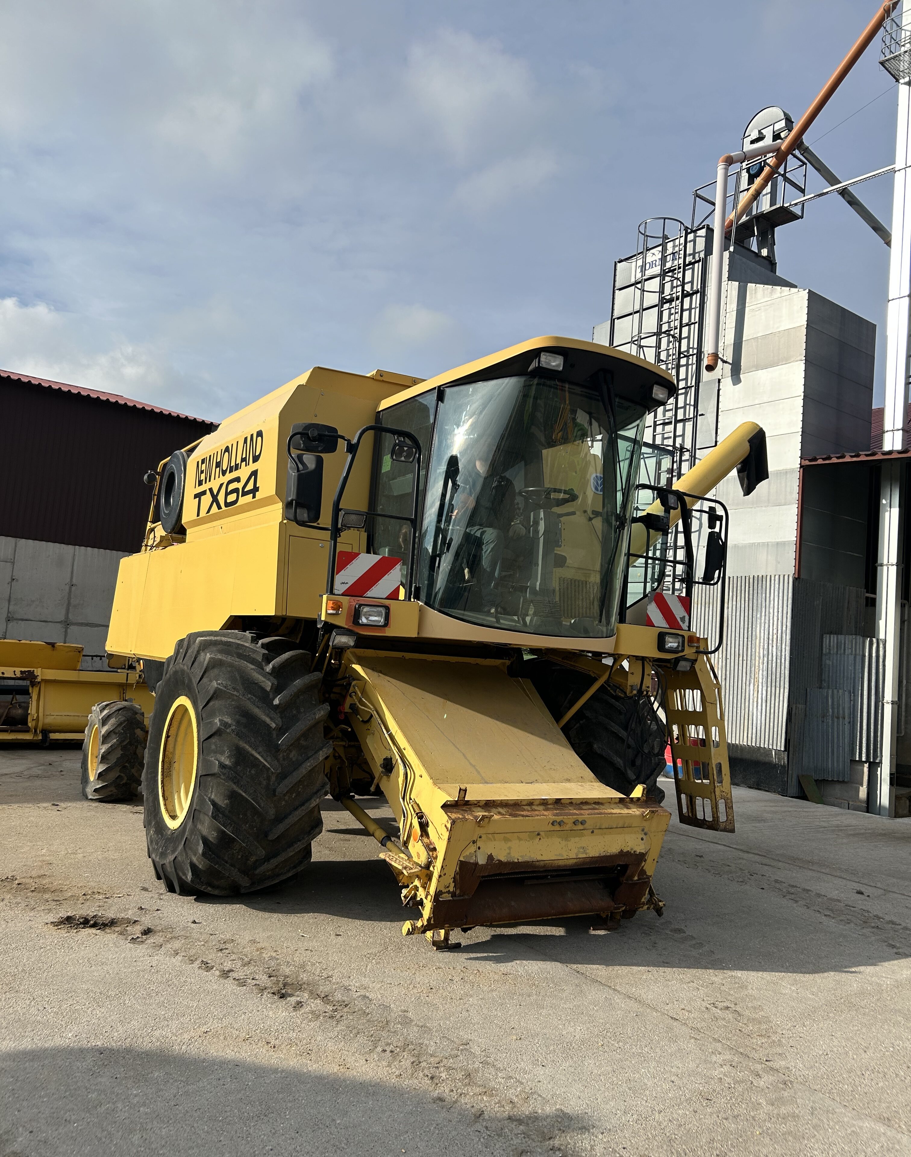 New Holland Tx 64