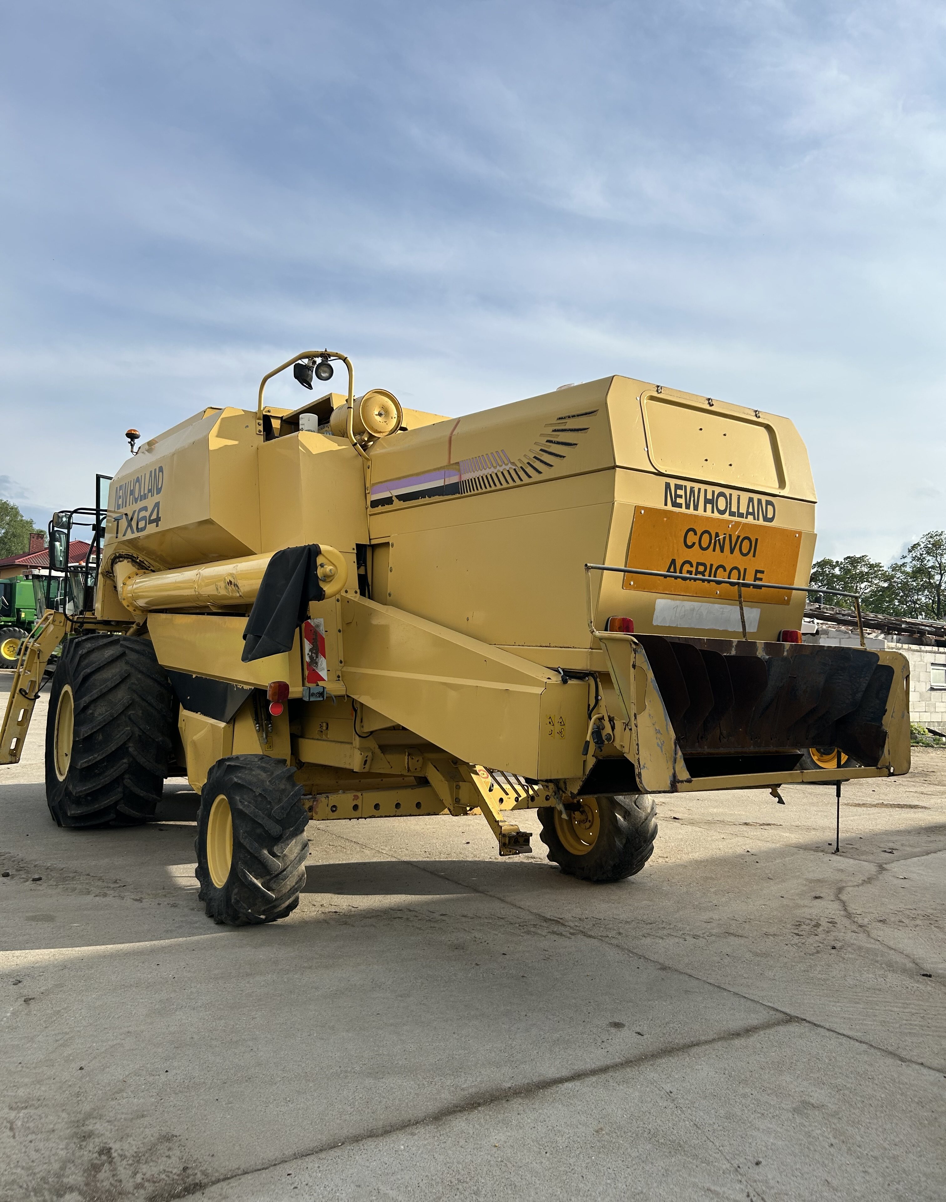New Holland Tx 64