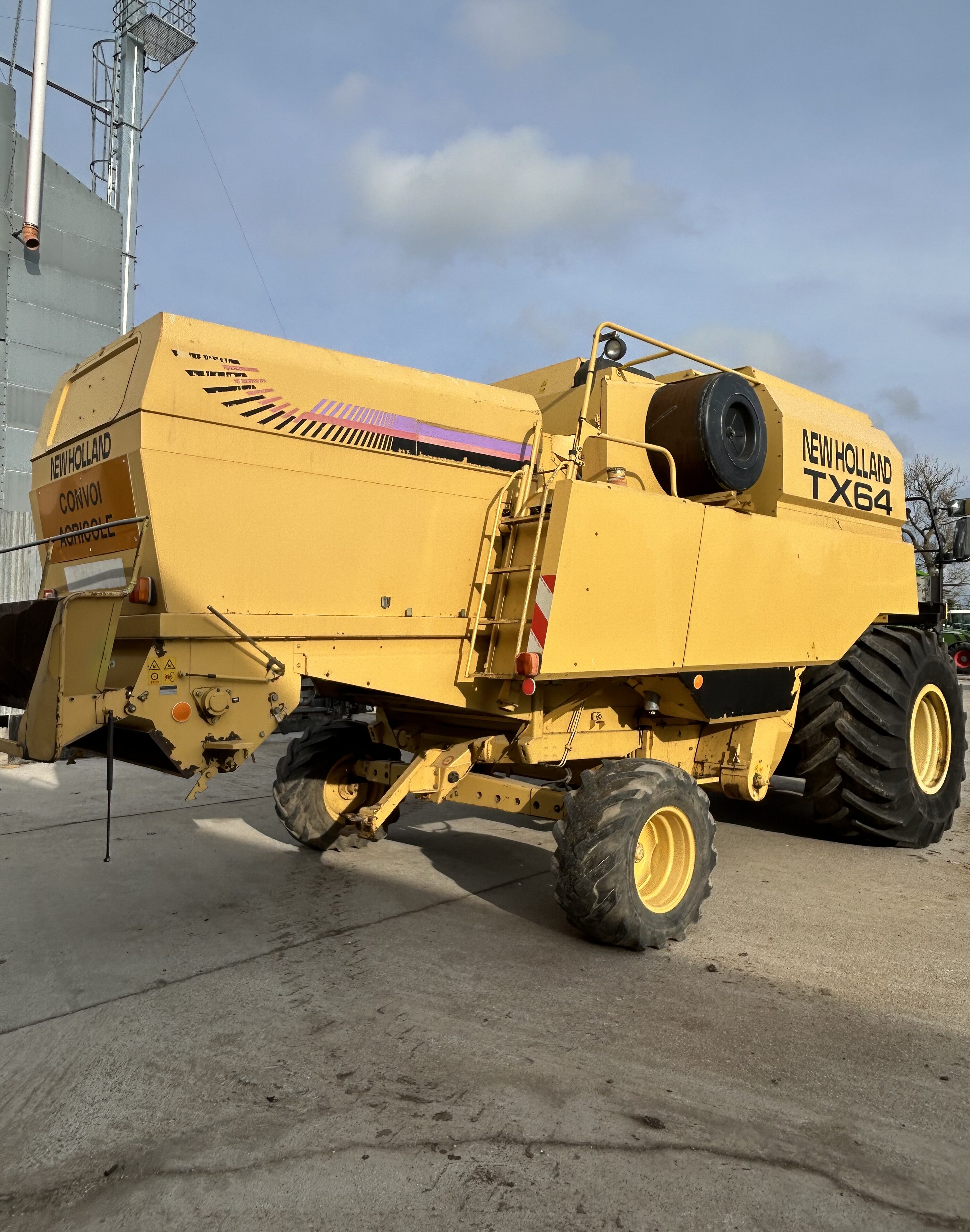 New Holland Tx 64