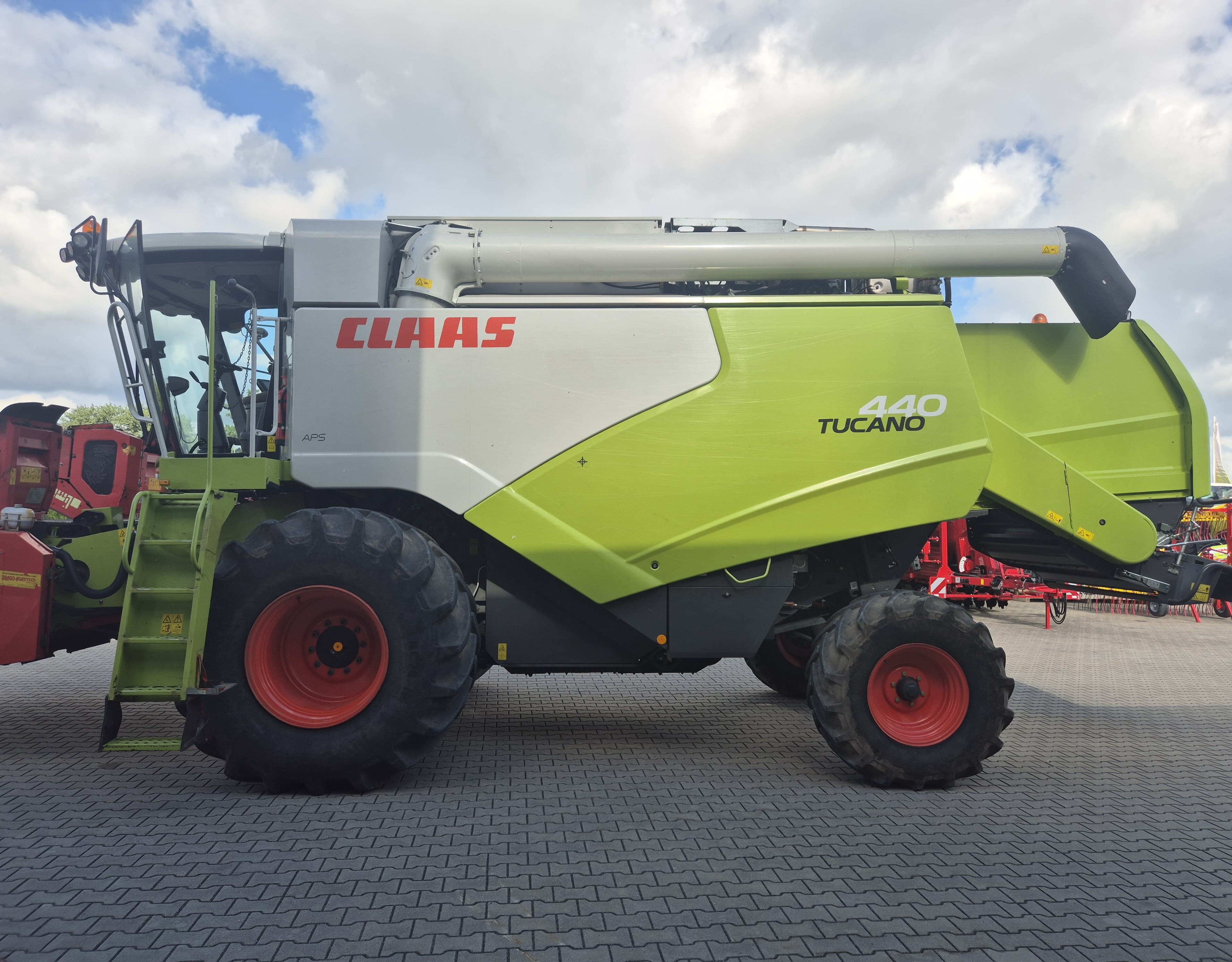 Claas Tucano 440