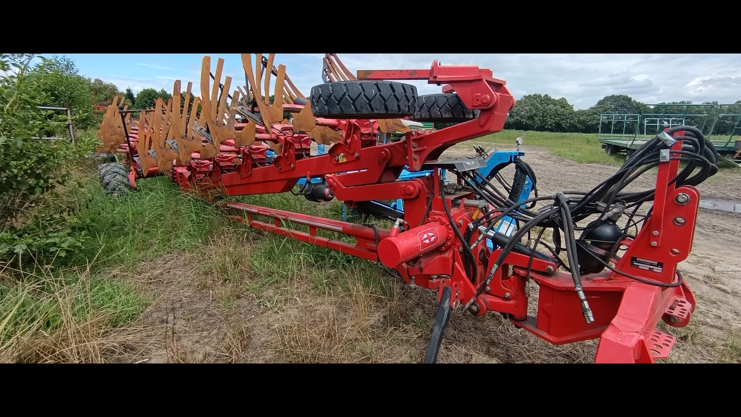 Pług obrotowy Gregoire Besson 9 skib