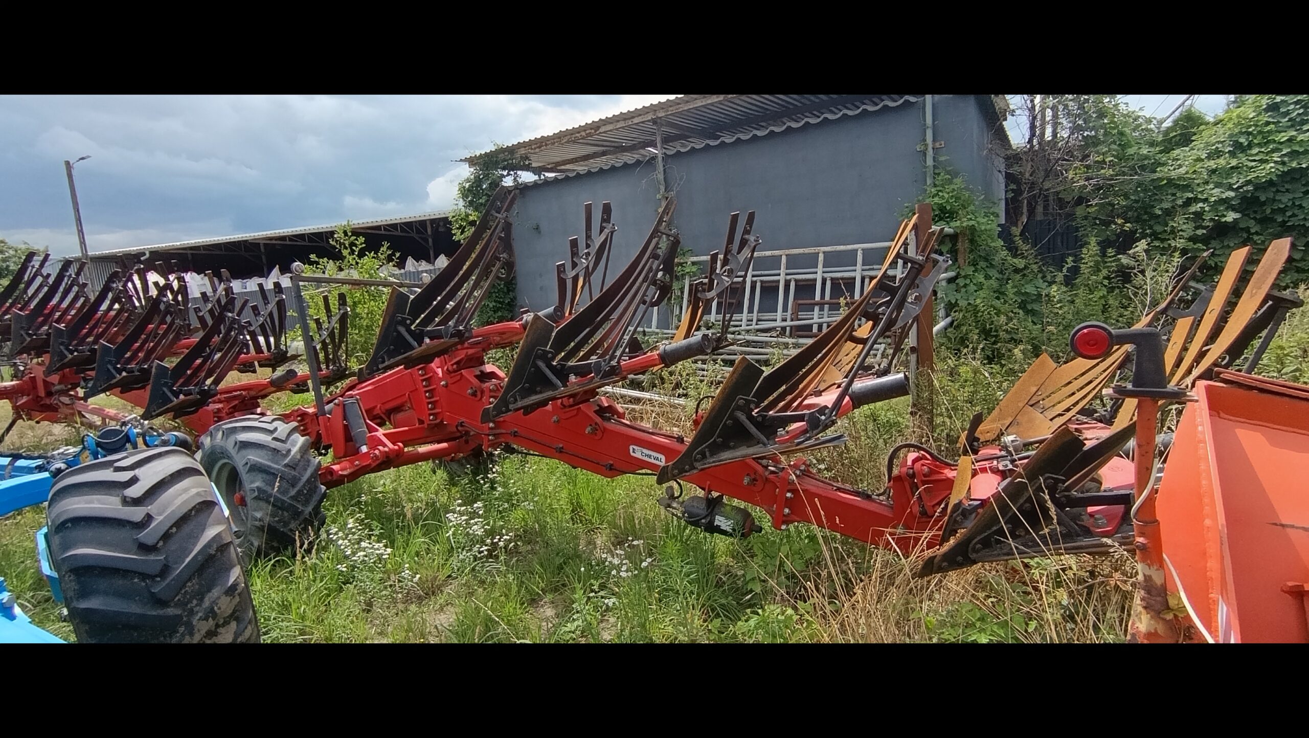 Pług obrotowy Gregoire Besson 9 skib