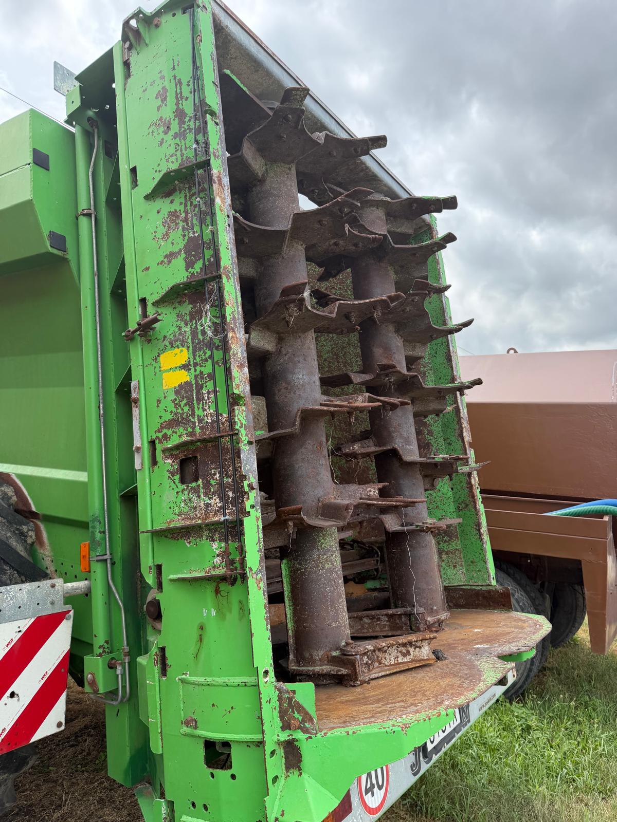 Rozrzutnik obornika Joskin Tornado 3
