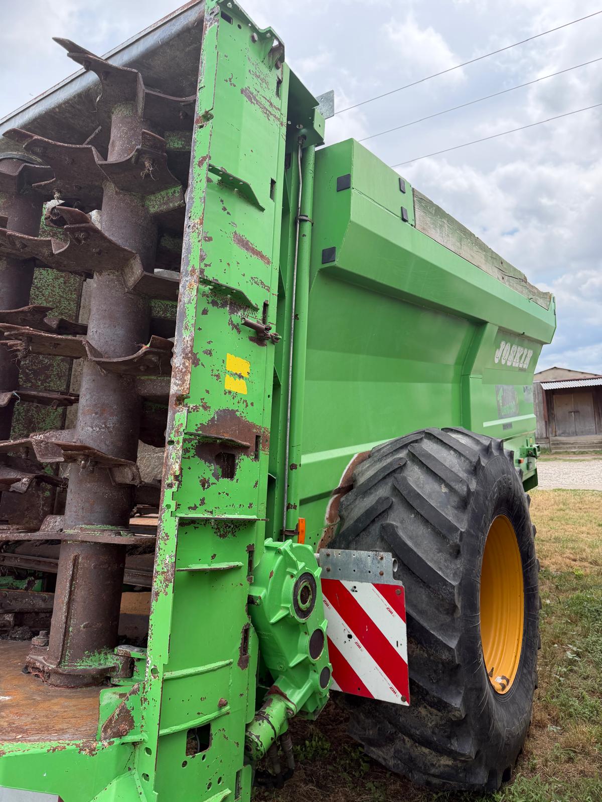 Rozrzutnik obornika Joskin Tornado 3