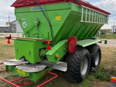 Rozsiewacz wapna Unia RCW 10000