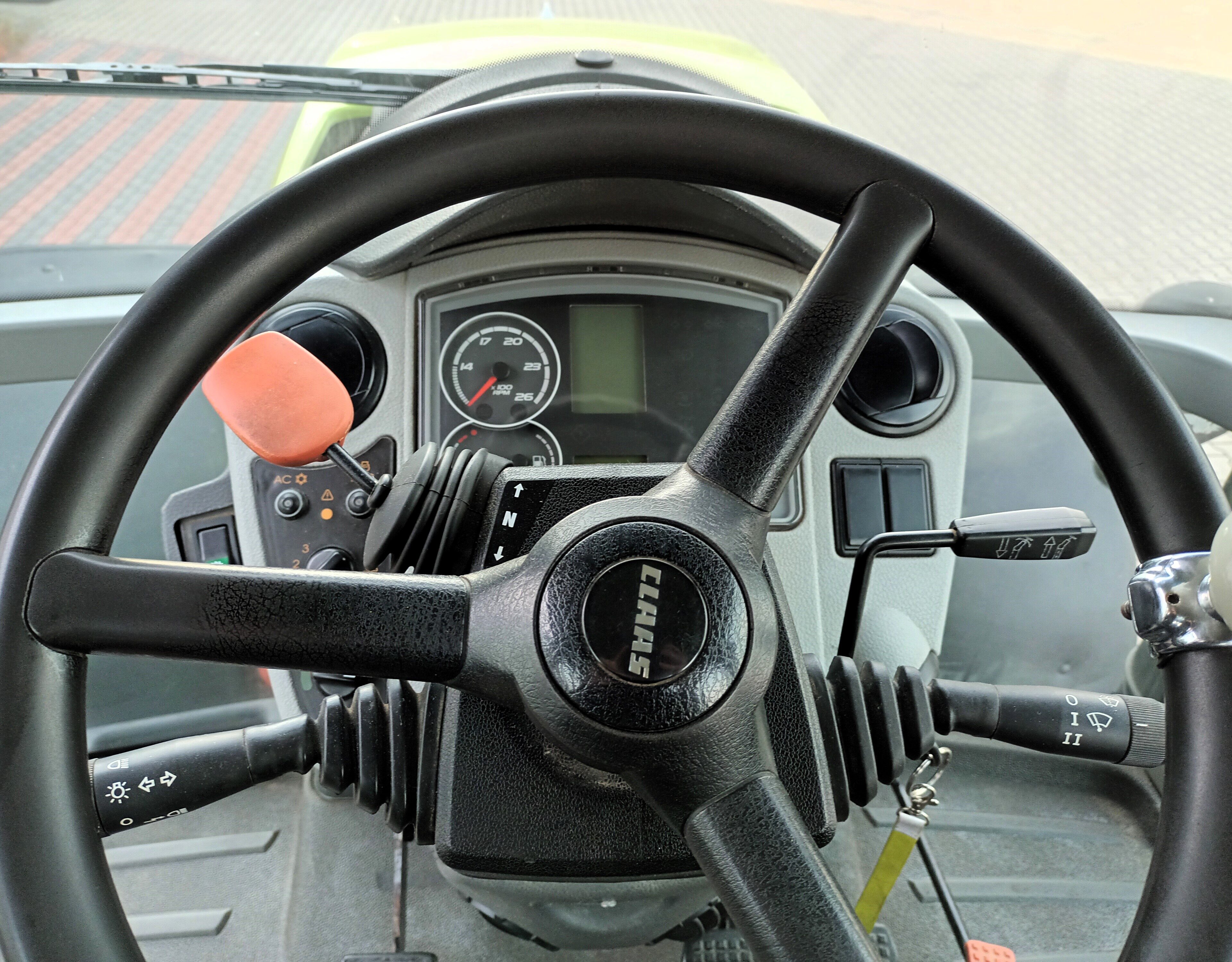 Claas Axion 840