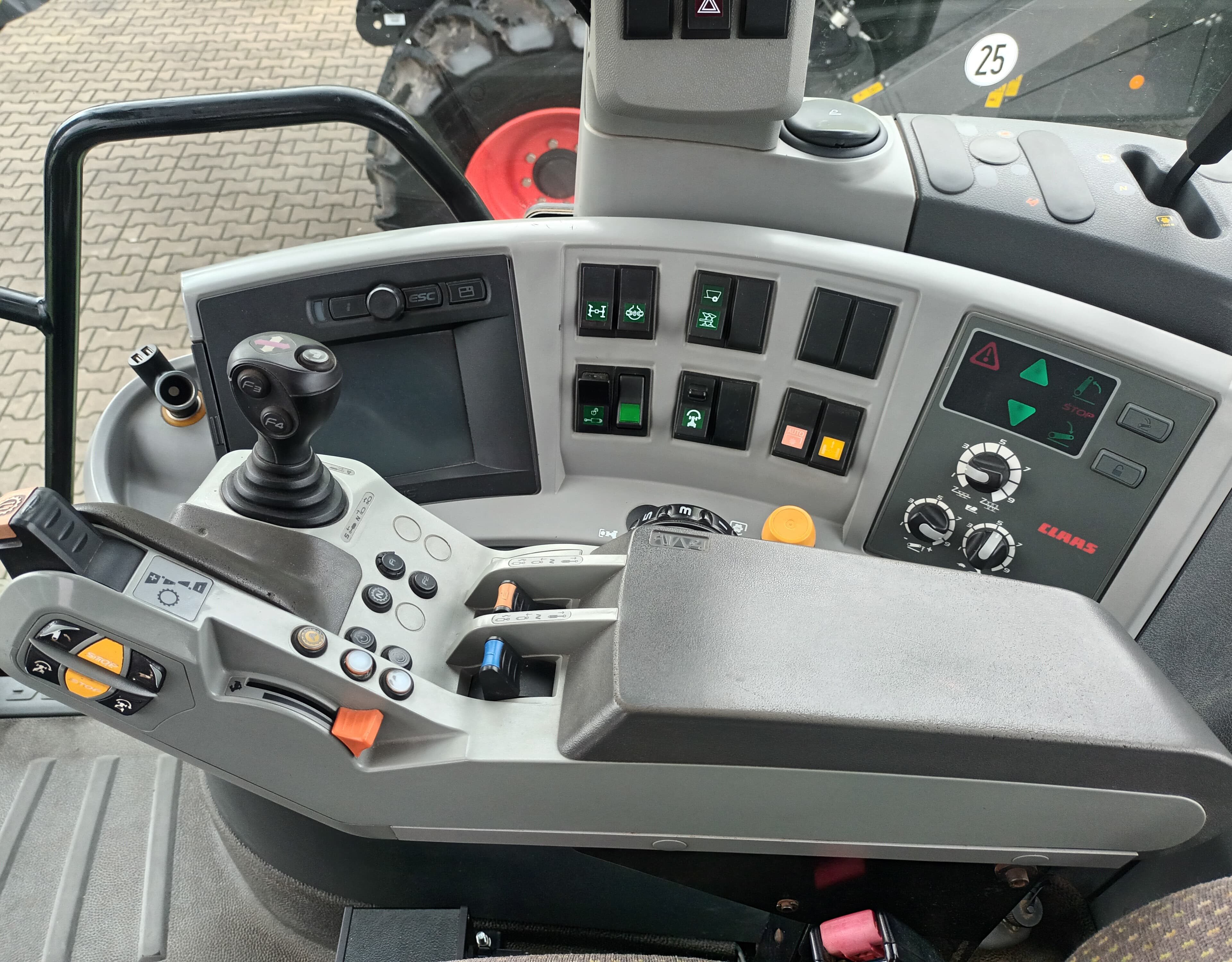 Claas Axion 810
