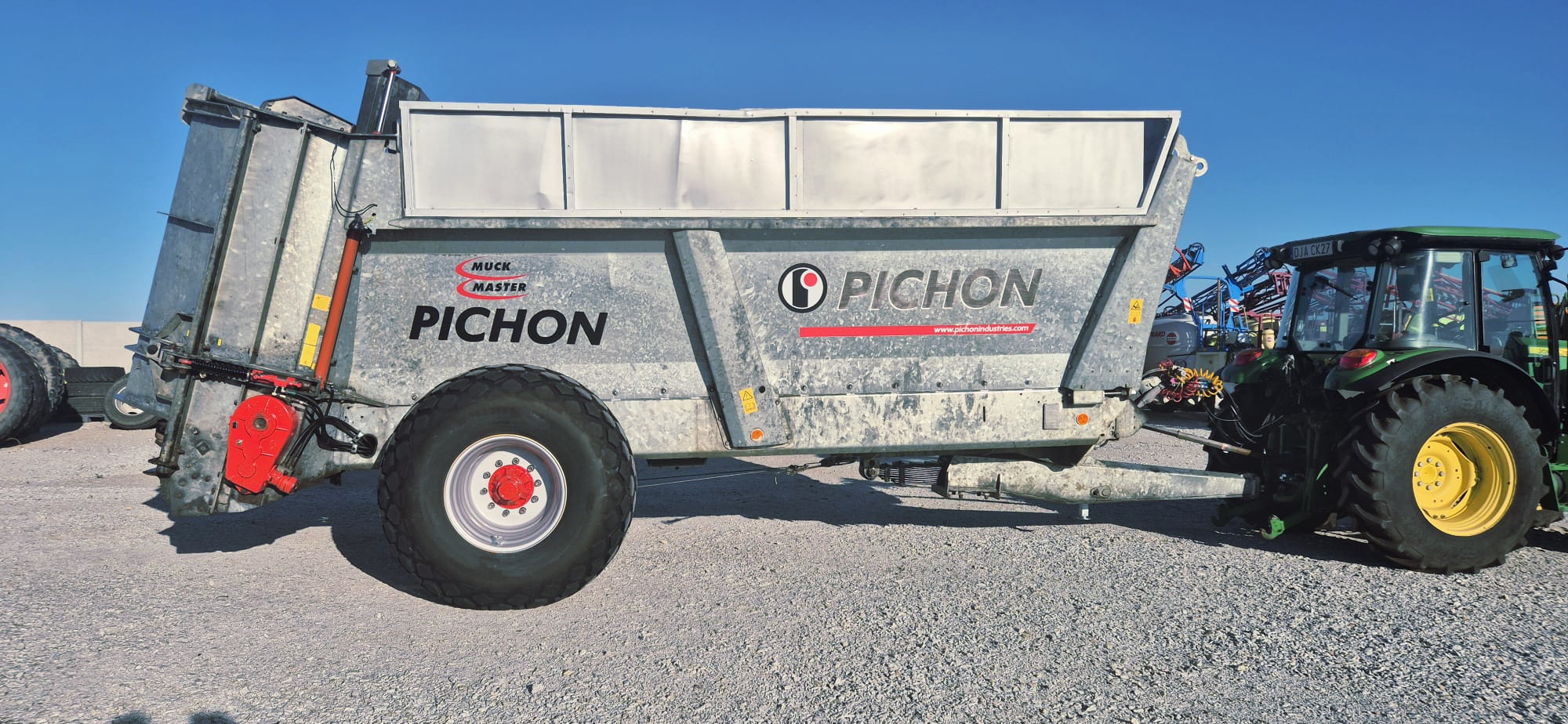 Rozrzutnik obornika wapna PICHON M1350
