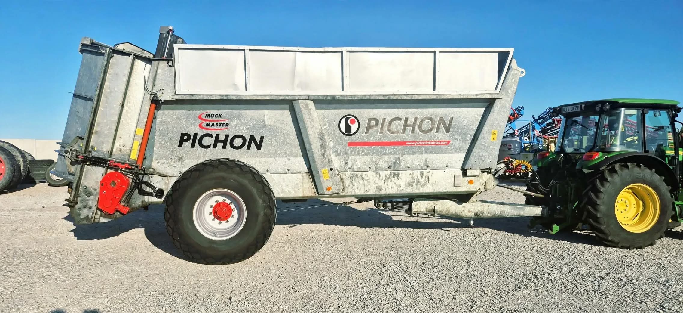 Rozrzutnik obornika wapna PICHON M1350