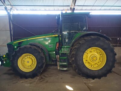 John Deere 8330R