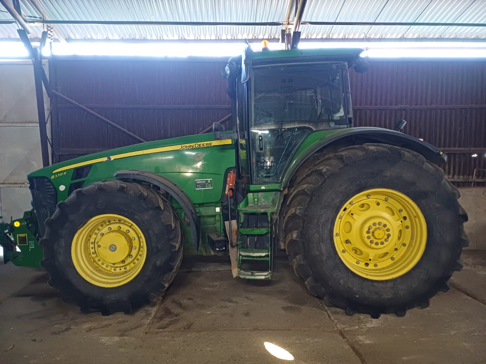 John Deere 8330R