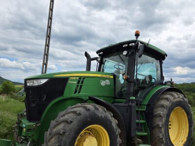 John Deere 7230R