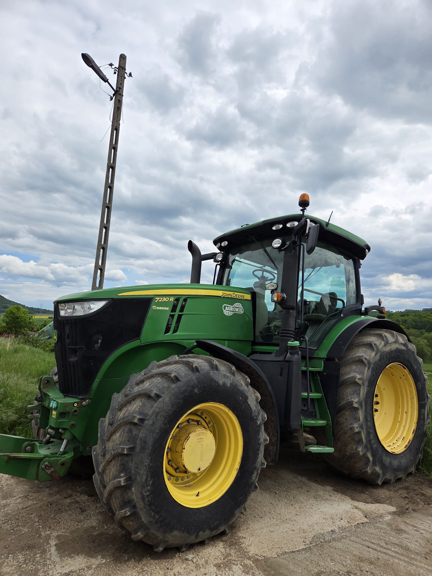 John Deere 7230R