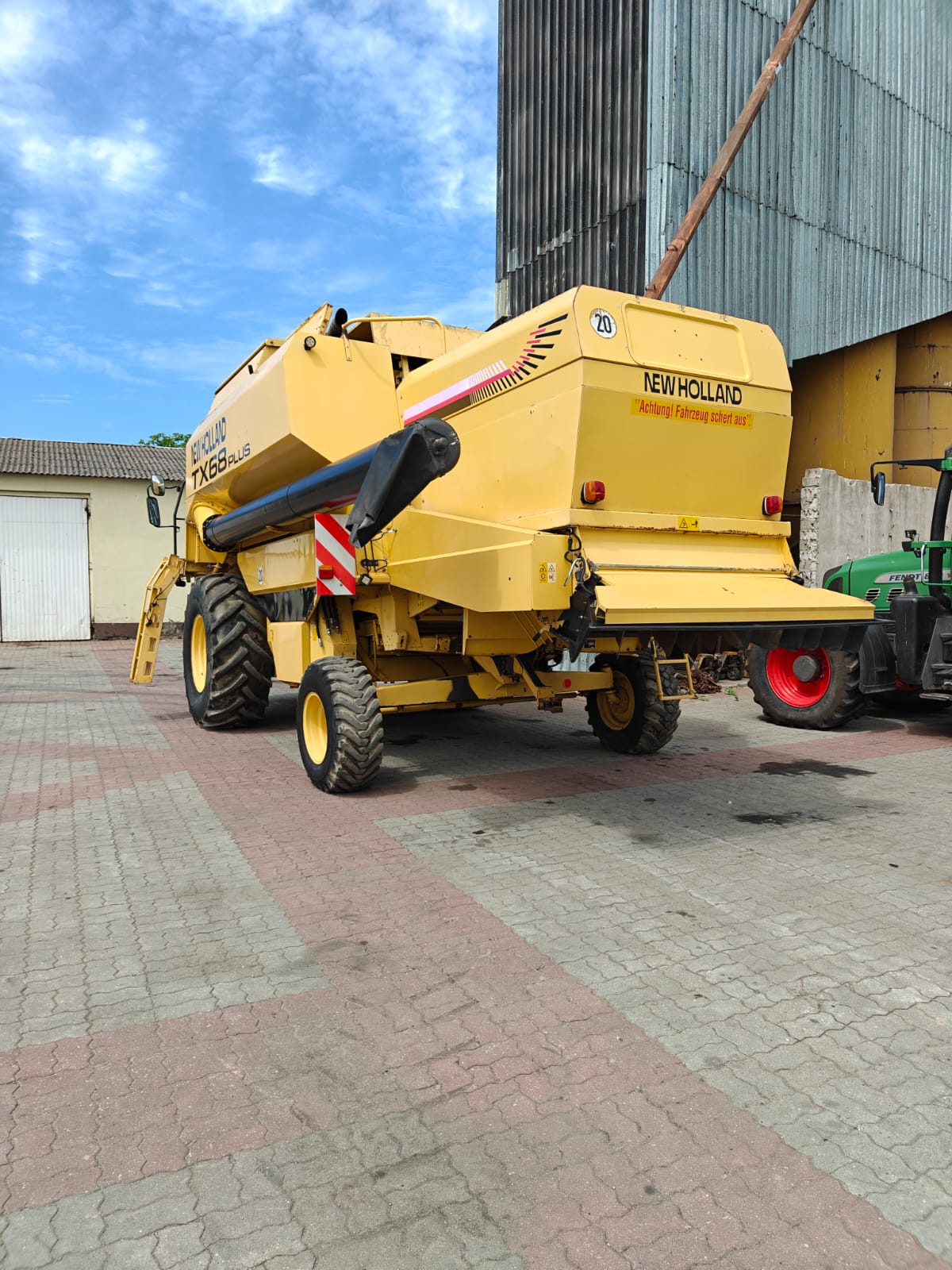 New Holland Tx 68 Plus