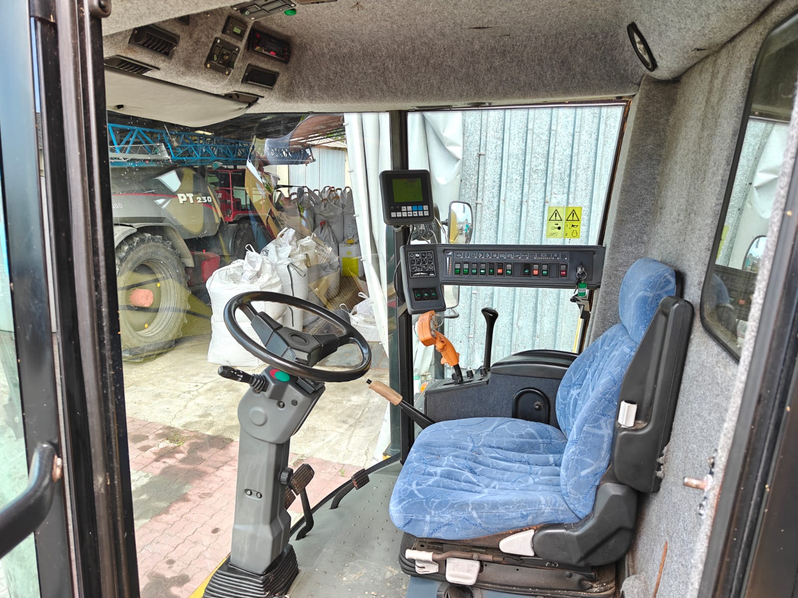 New Holland Tx 68 Plus