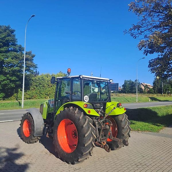 ciągnik Claas Axos 330