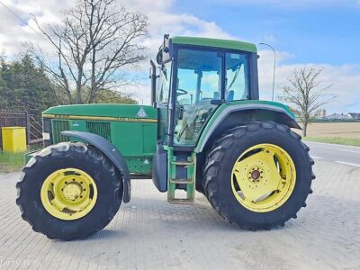 John Deere 6800