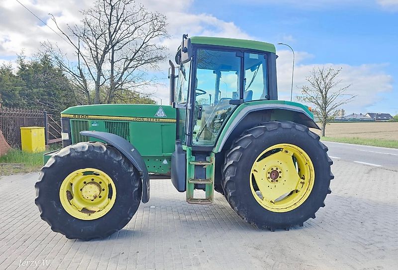 John Deere 6800