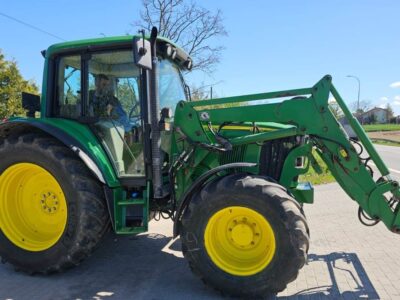 John Deere 6320 z ładowaczem czołowym