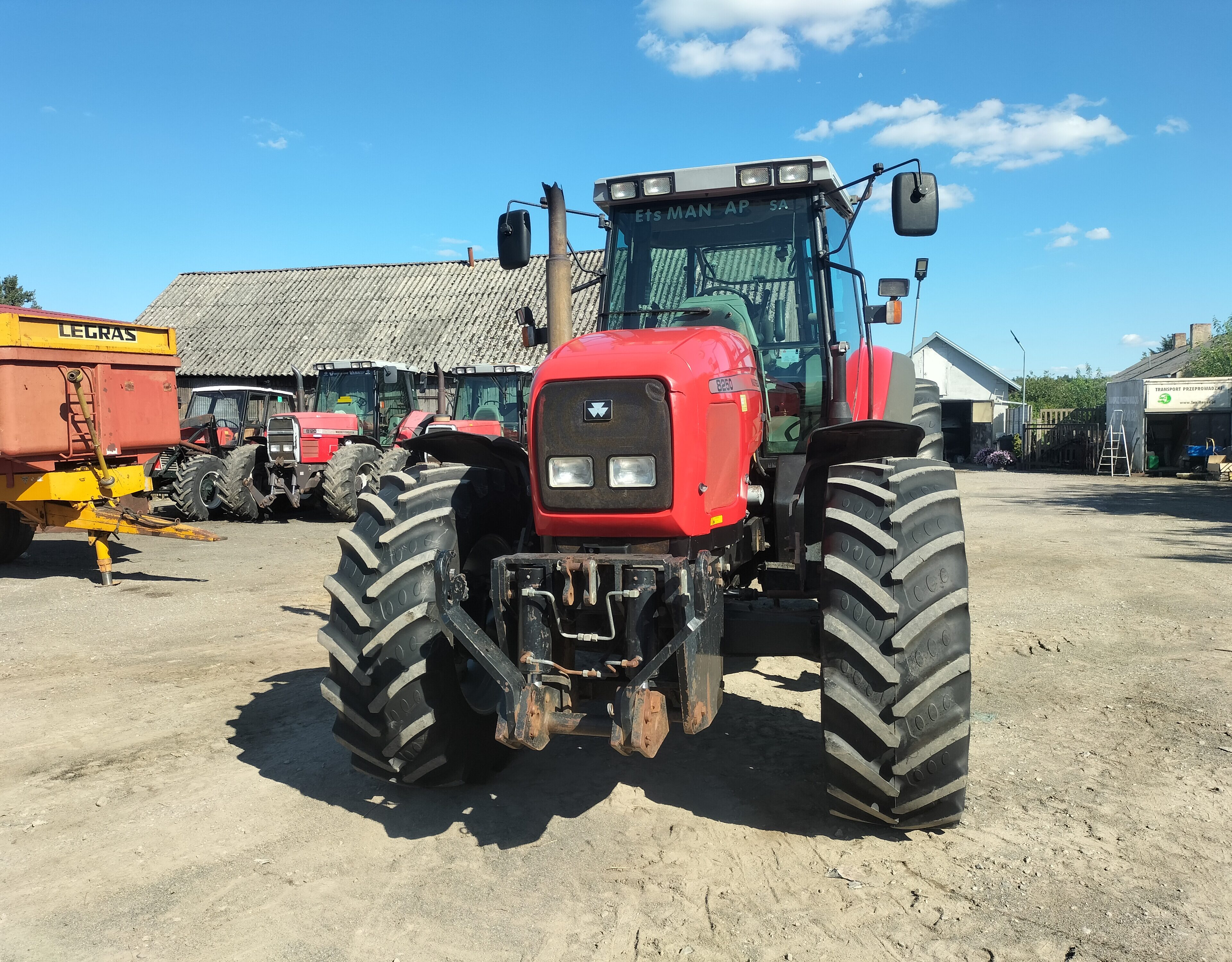 Massey Ferguson 8250