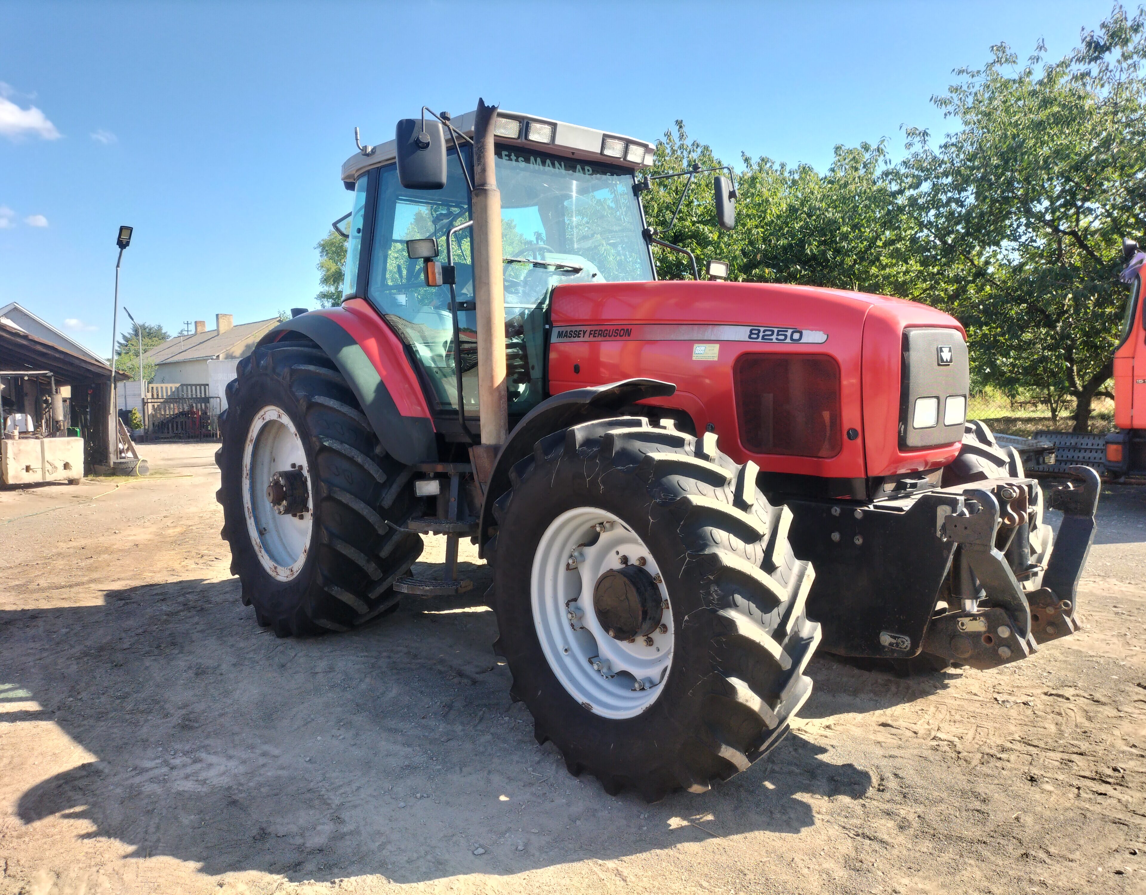 Massey Ferguson 8250