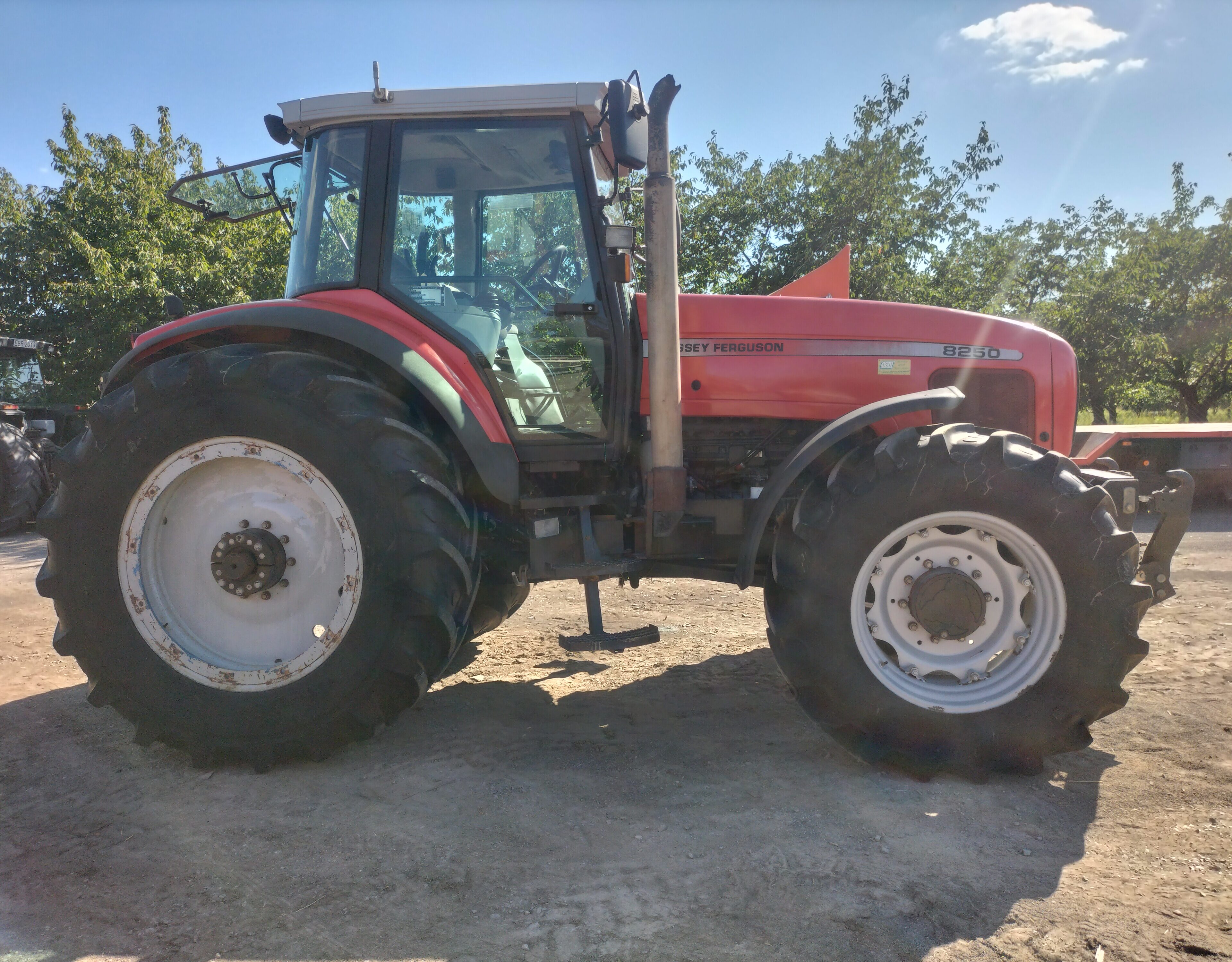 Massey Ferguson 8250