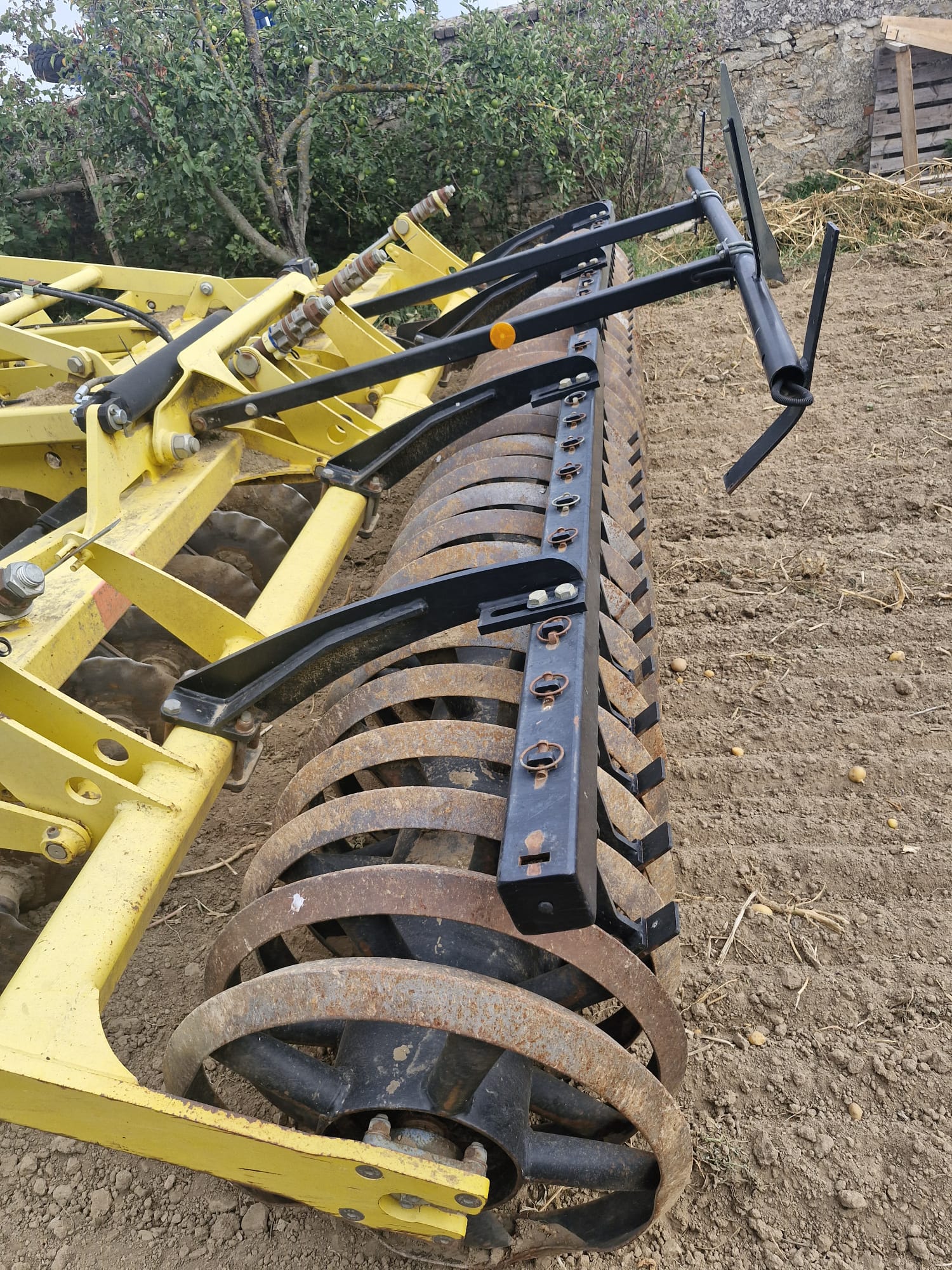 Brona talerzowa Bednar SN 4000 składana hydraulicznie