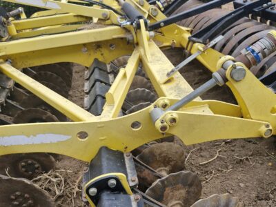 Brona talerzowa Bednar SN 4000 składana hydraulicznie