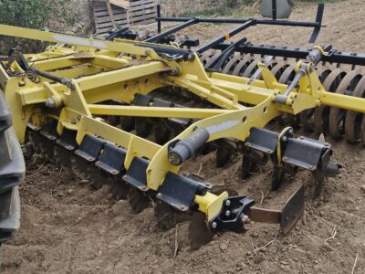 Brona talerzowa Bednar SN 4000 składana hydraulicznie