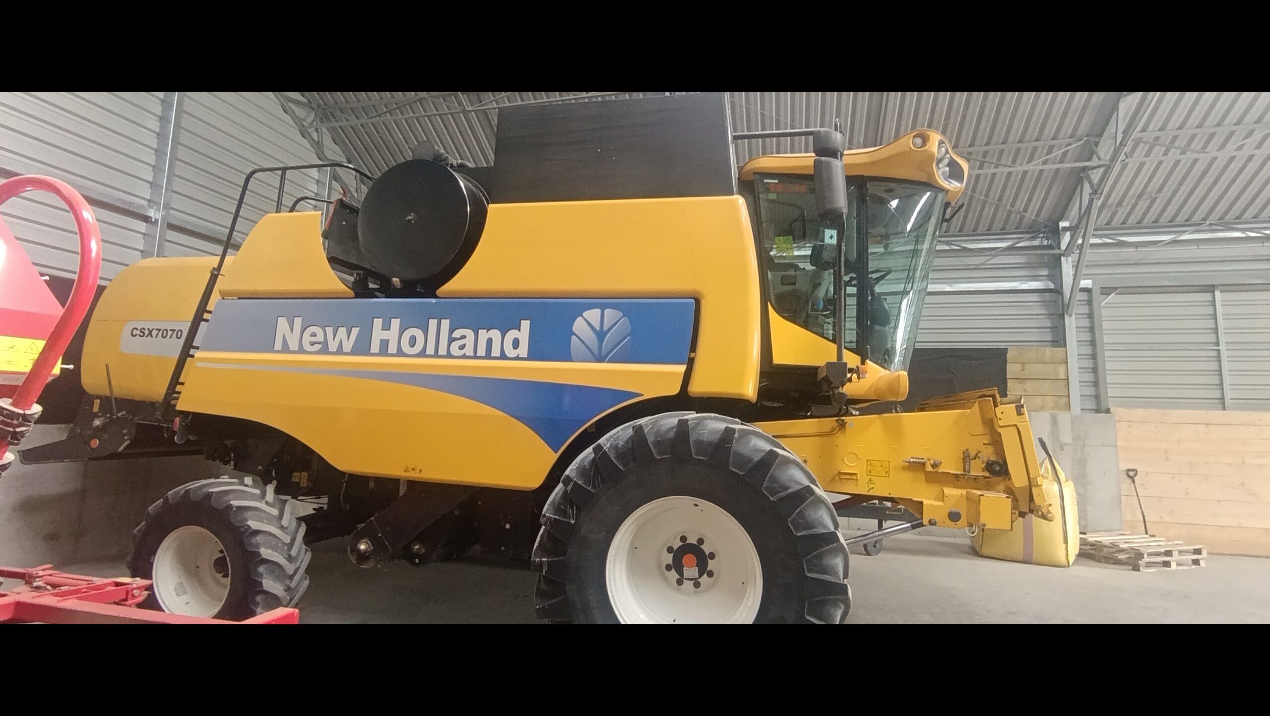 New Holland CSX 7070