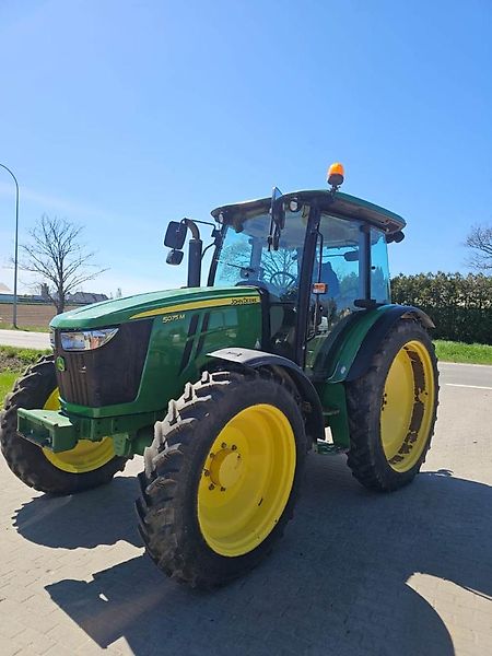 John Deere 5075M