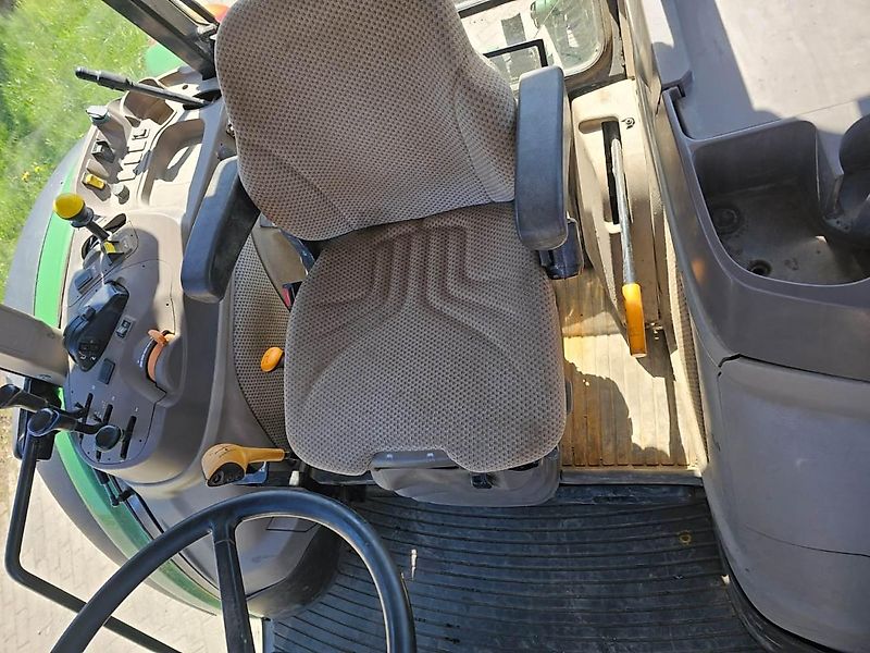 John Deere 5075M