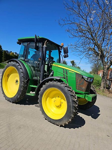 John Deere 5075M