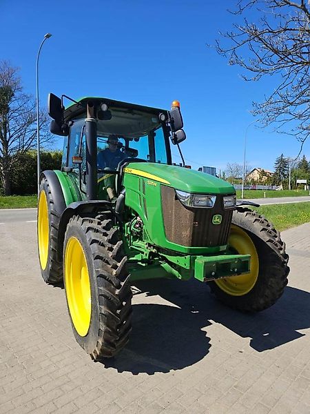 John Deere 5075M