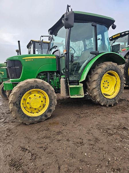 John Deere 5050E