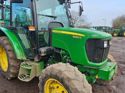 John Deere 5050E