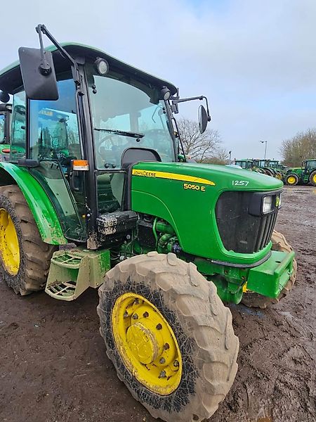 John Deere 5050E