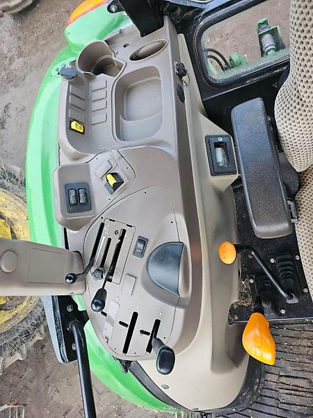 John Deere 5050E