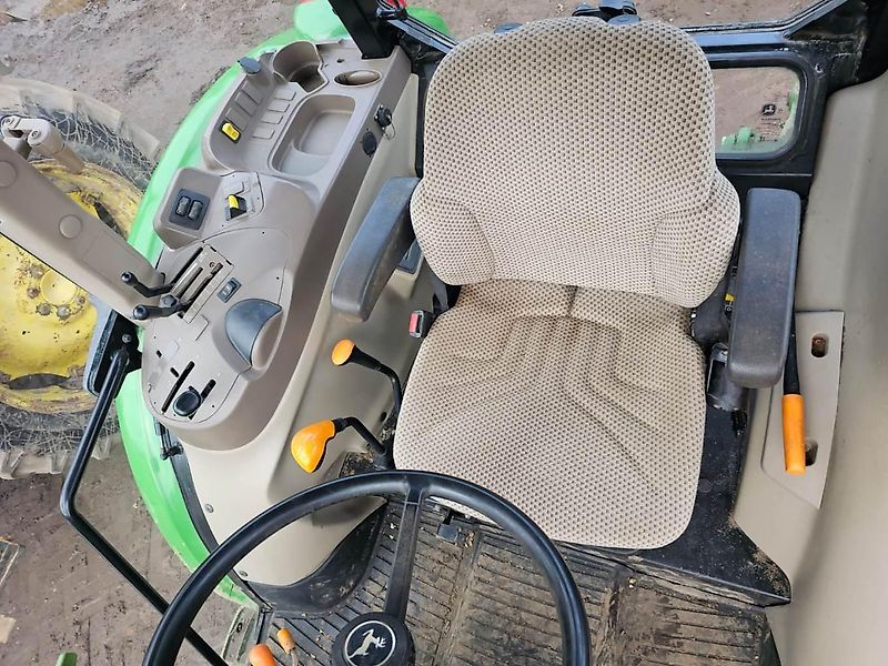 John Deere 5050E