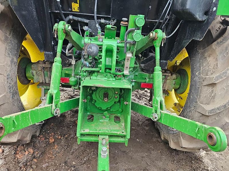 John Deere 5050E