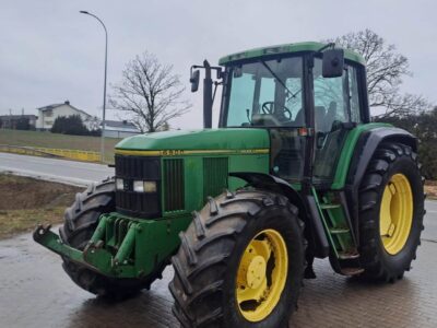 John Deere 6900